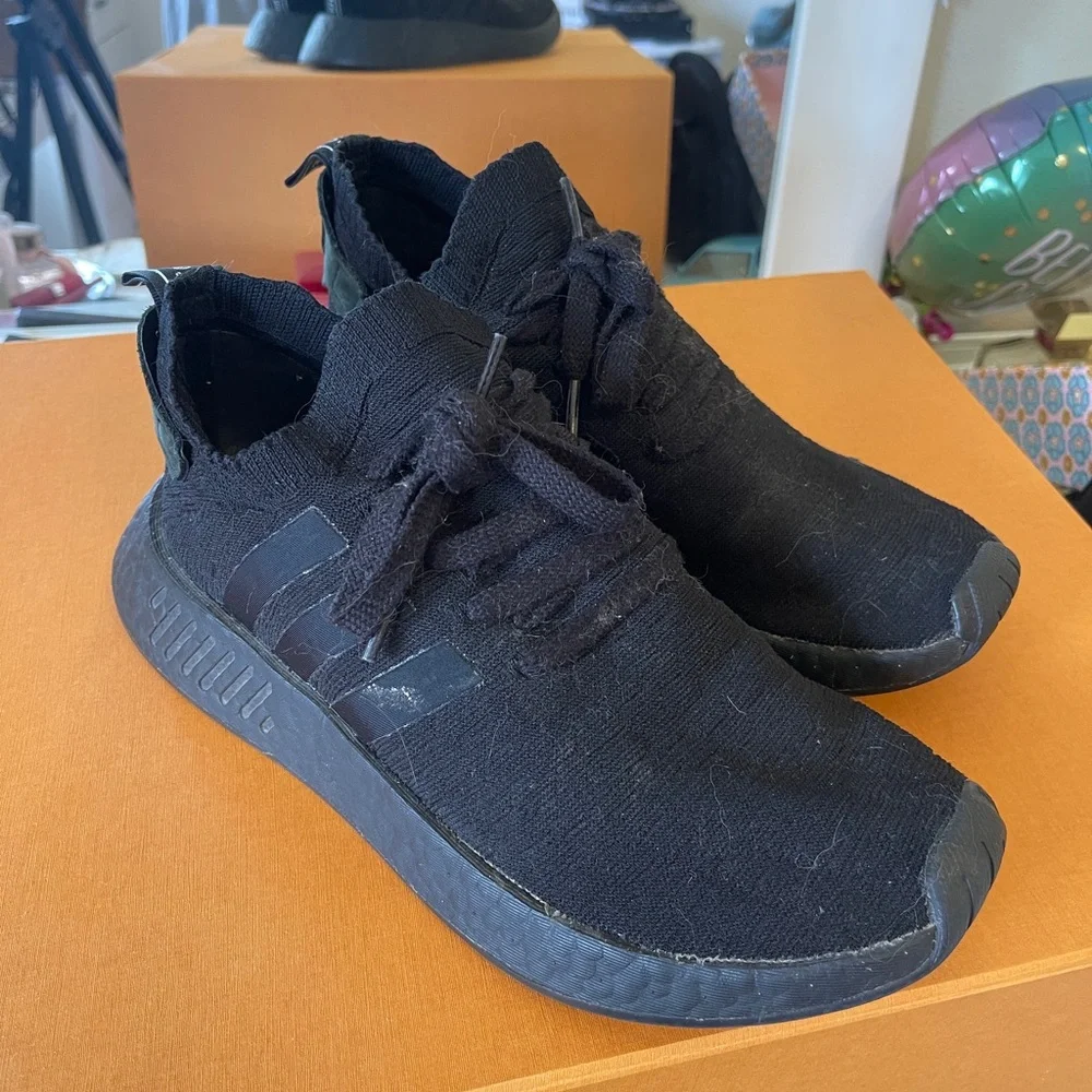 Adidas NMD R2 - Picture 2 of 4